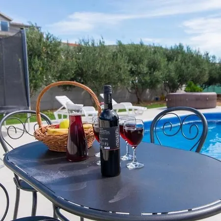 Family-friendly With Swimming Pool - 20379 *