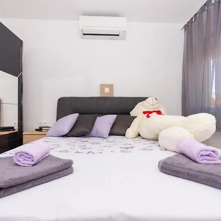 Family-friendly With Swimming Pool - 20379 *